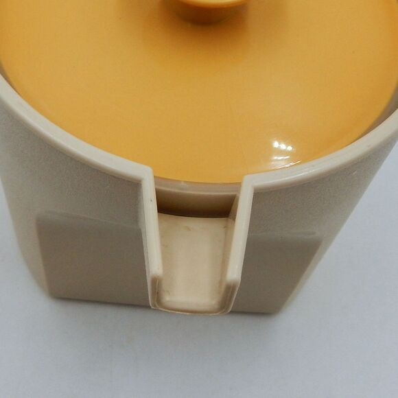 Tupperware Almond Gold Creamer #1414-4 Push Seal Top Pitcher Kitchenware - Picture 11 of 12